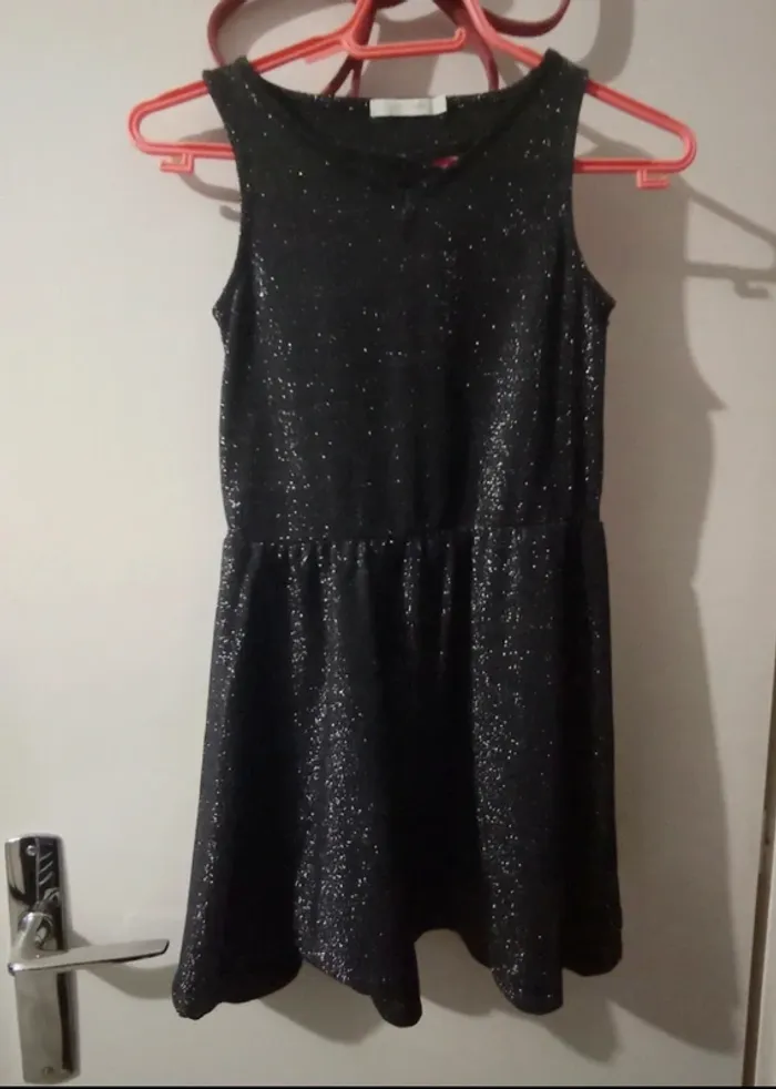 Robe noir à paillettes élastique pour petite fille