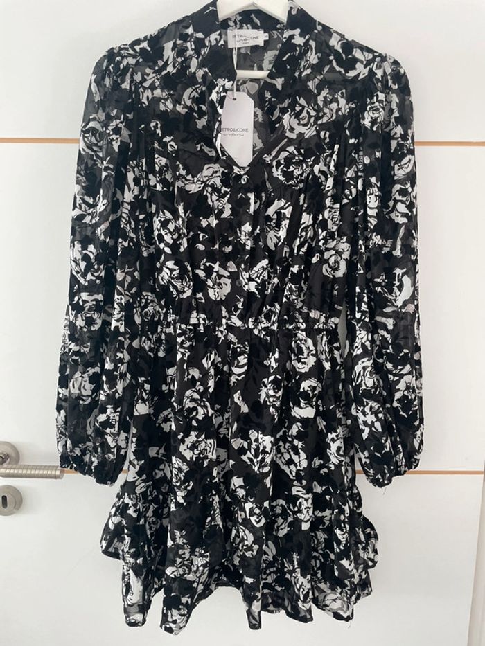 Robe noire fleurie S - photo numéro 2