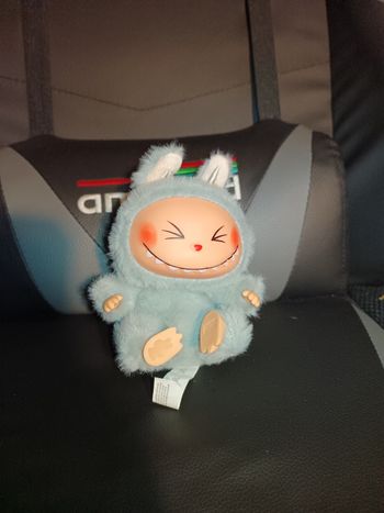 Labubu Gris Bleuté Have A Seat