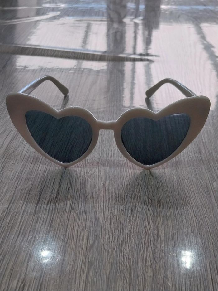 Lot de 4 lunettes de soleil fête en forme de coeur - photo numéro 2