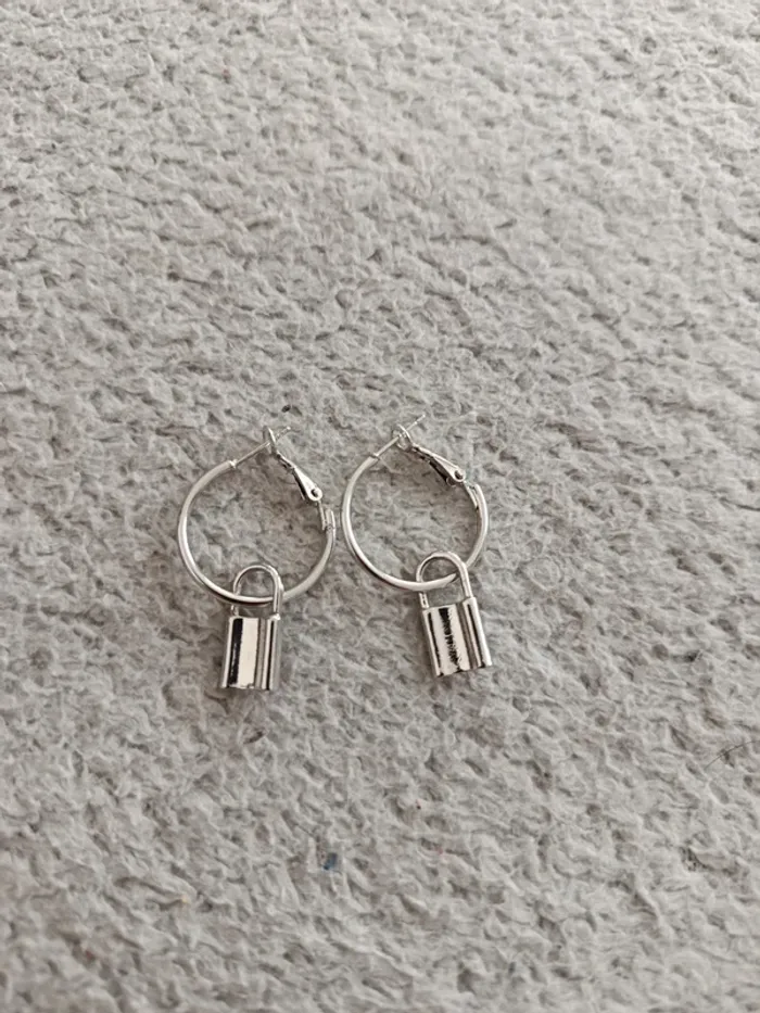 Boucle d'oreille petit anneaux / créole cadenas