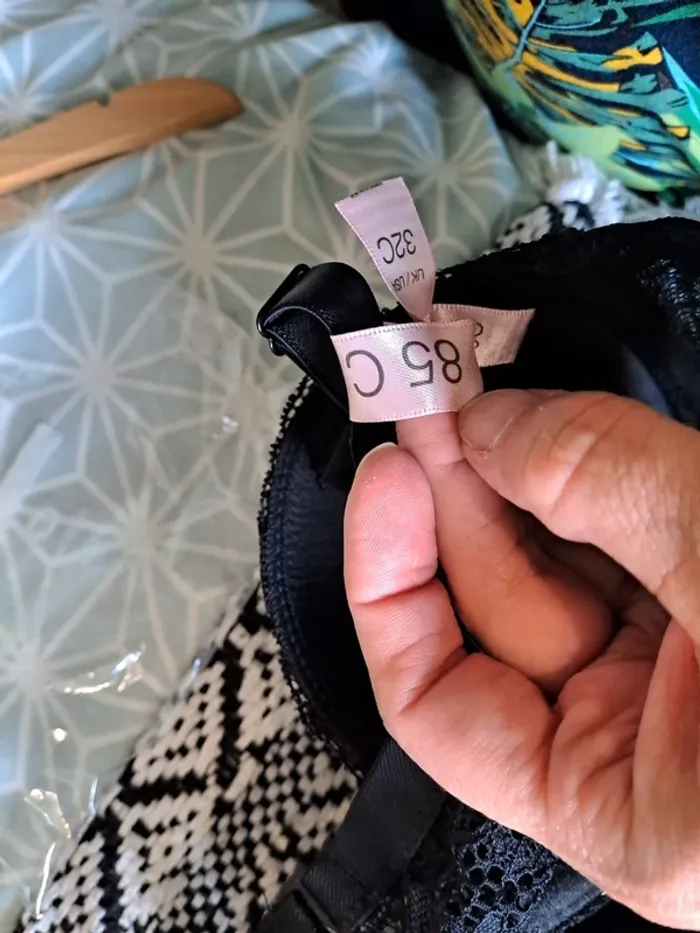 Soutien gorge NEUF avec étiquette noir dos dentelle Soleil sucré rembourré 85C - photo numéro 6