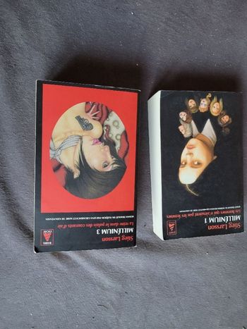 Livres Millenium (2 photos)