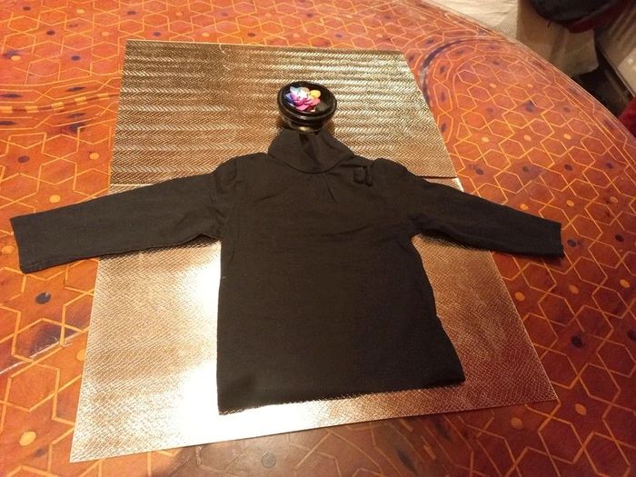 Haut fin a col roulé noir 12 mois