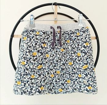 8 ans jupe petit bateau ( ne taille pas grand)