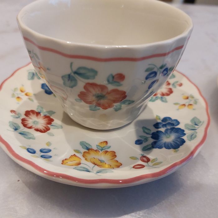 Lot 2 Tasses soucoupes porcelaine