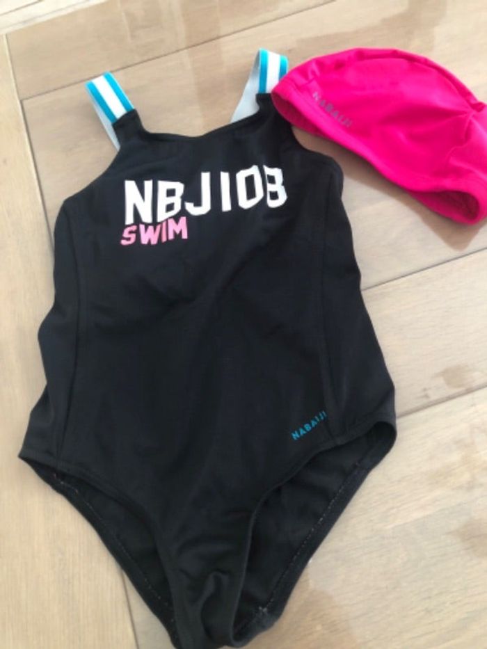 Maillot de bain une pièce et son bonnet de bain
