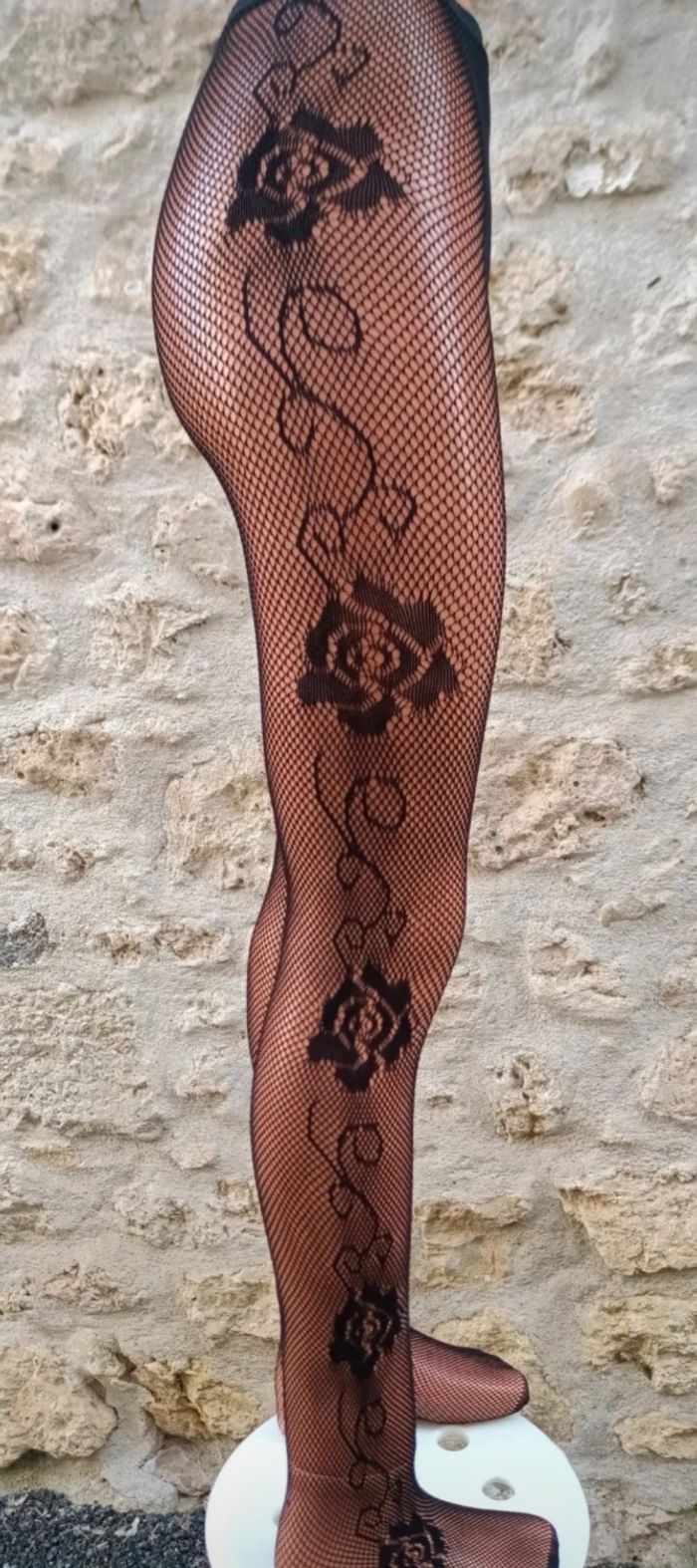 Collant résille motif fantaisie florale sur les côtés - photo numéro 4