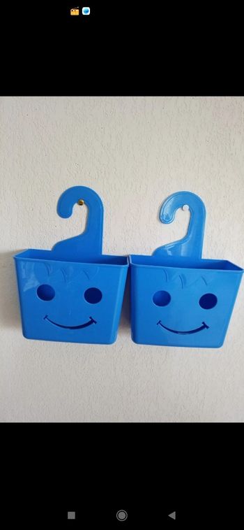 2  rangement à suspendre  pour salle de bains  très bon état