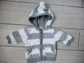 Gilet capuche tout doux garcon 1 mois .Neuf