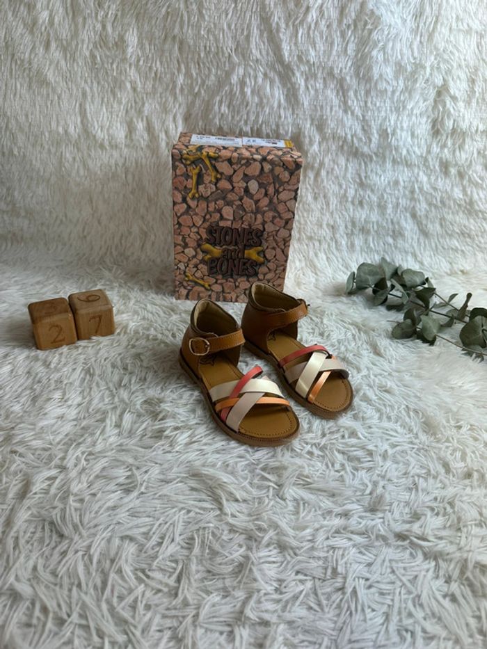 Paire de sandales Stones and Bones taille 27
