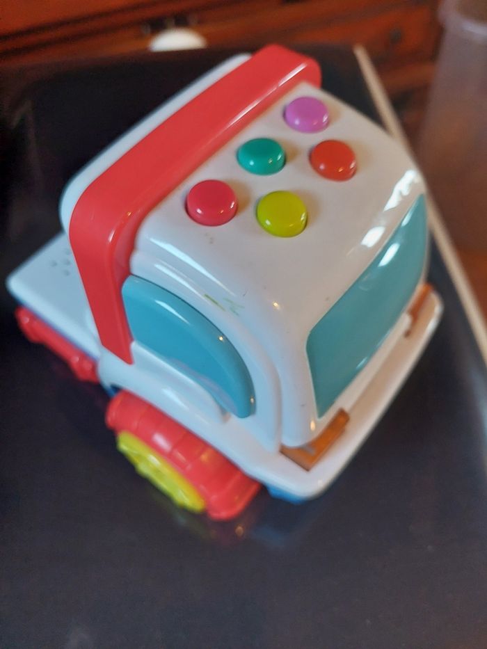 Joli camion remorque musical