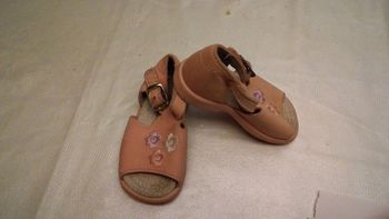 Chaussure ouverte T19 en  cuir