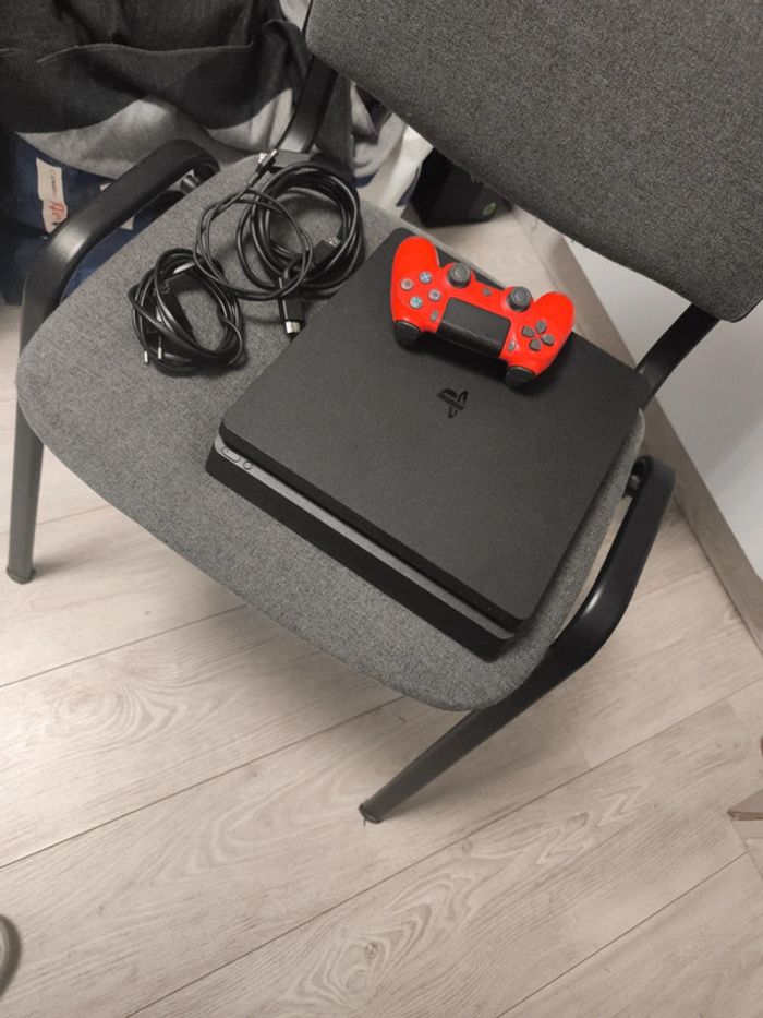 Ps4 slim 1to + 1 manette + cables
