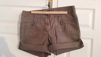 Short kaki taille 42