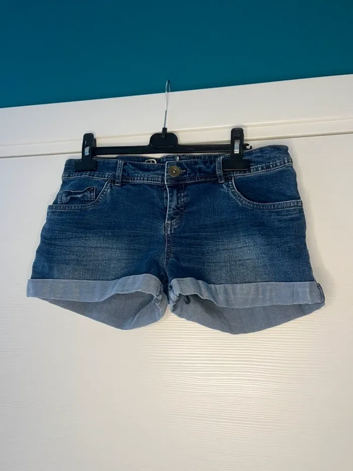 🔹 Short en Jean Bleu – Kiabi 🔹