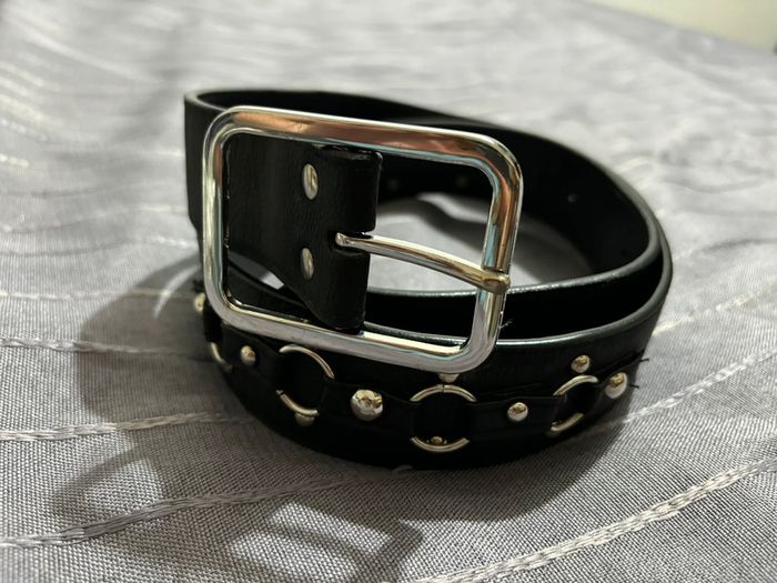 Superbe ceinture noire gothique/rock avec clous et anneaux et clous 90 cm neuve - photo numéro 4