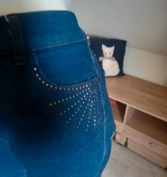 Jean avec strass taille 42 - photo numéro 3