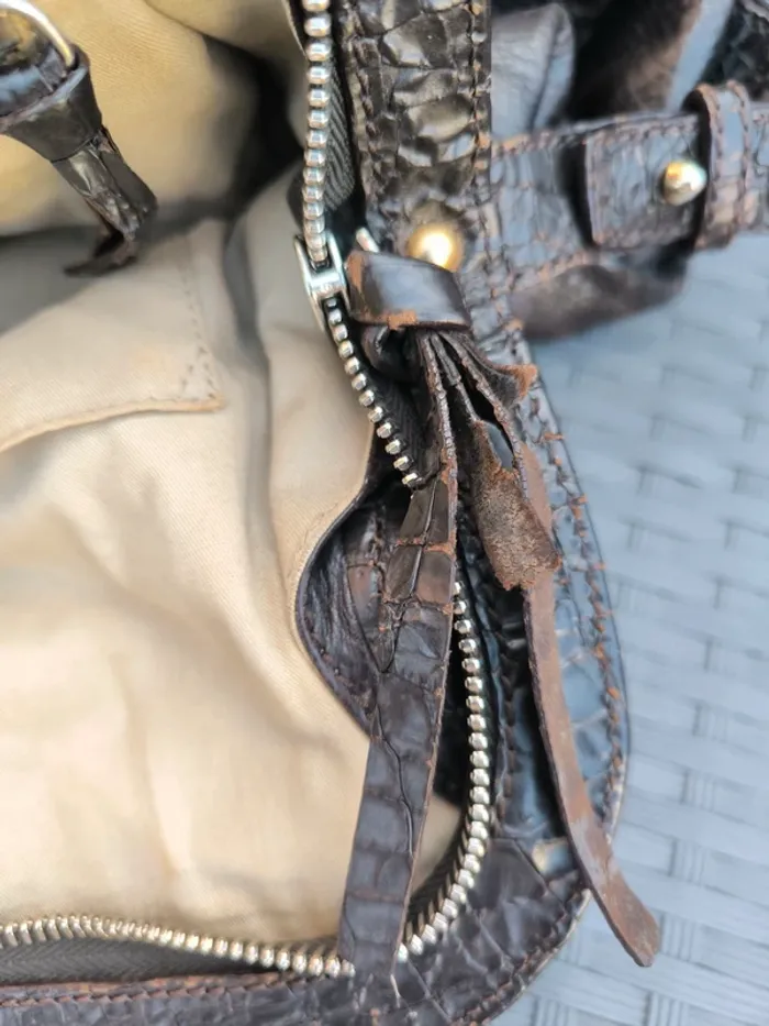 Sac a main cuir effet crocodile vintage Givenchy - photo numéro 11
