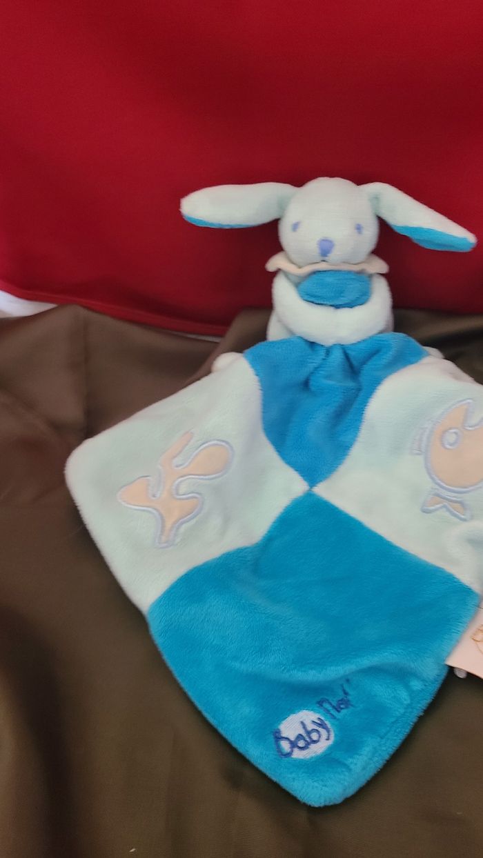 Doudou Babynat Baby nat' D&C LAPIN semi Plat Luminescent Poisson BLEU - photo numéro 2