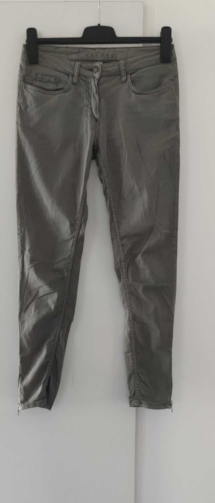 Jean marque Sandro taille 36 couleur kaki pour femme, très bon état - photo numéro 7