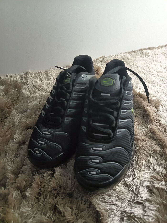 Tn noir et verte - Pointure 38 - photo numéro 2