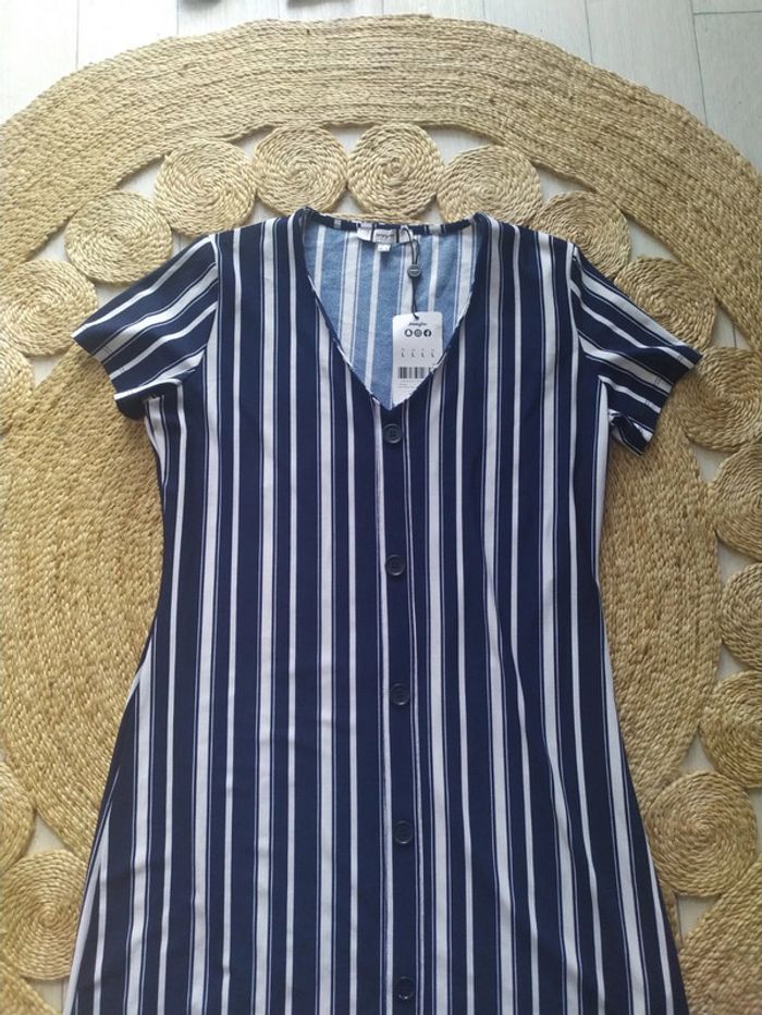 Robe à rayures marine et blanche et à boutons Jennyfer Taille L Neuf avec étiquette - photo numéro 2