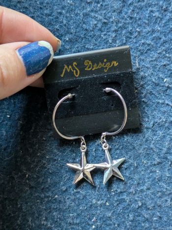 Créoles avec des étoiles