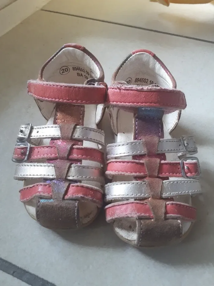 Sandales kickers fille P.20