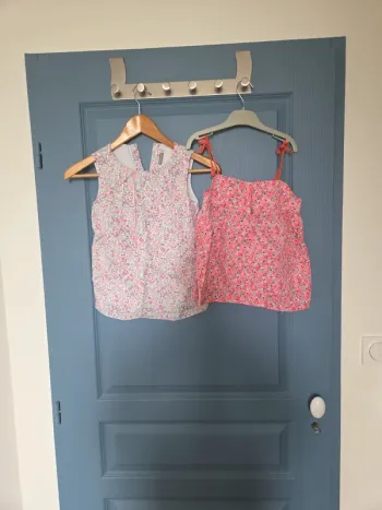 Lot de 2 très jolis hauts sergent major taille 8 ans