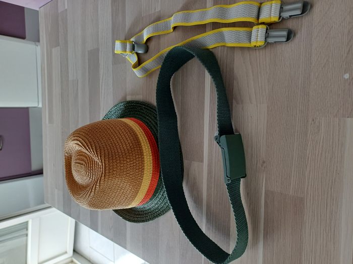chapeau en paille, bretelles, ceinture pour garçons 18/24 mois