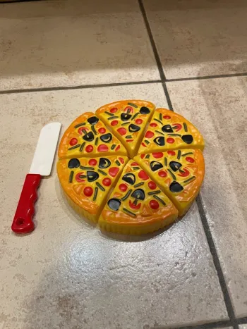 Pizza plastique à scratch pour dinette