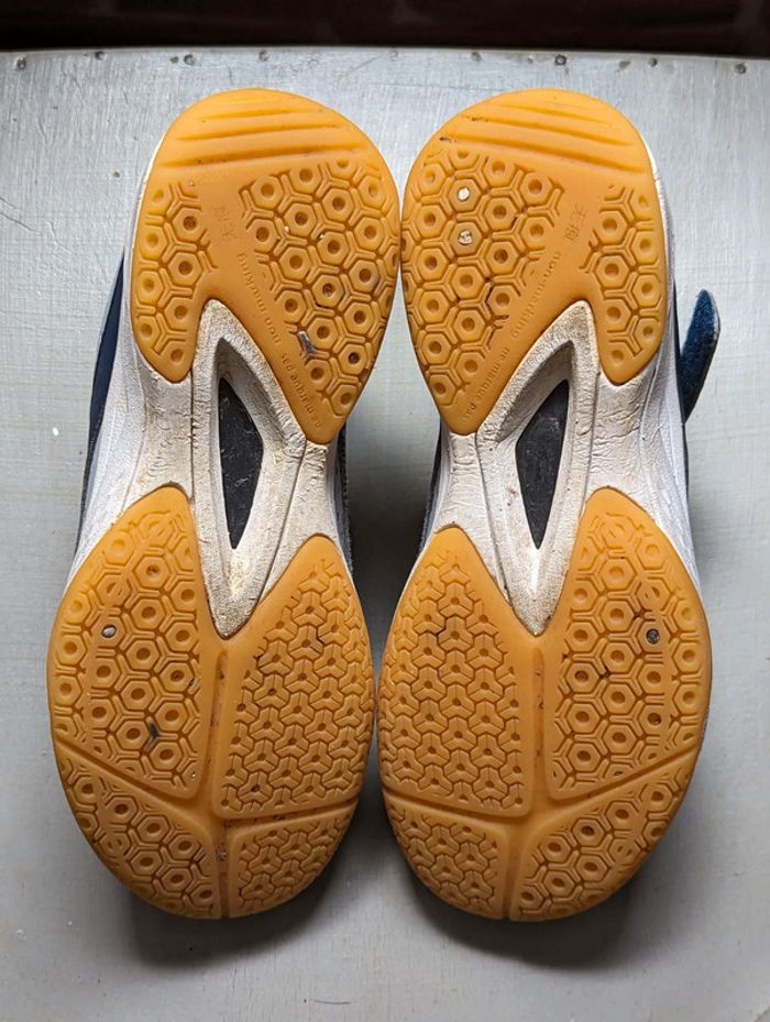 Baskets Decathlon Taille 34 - photo numéro 3