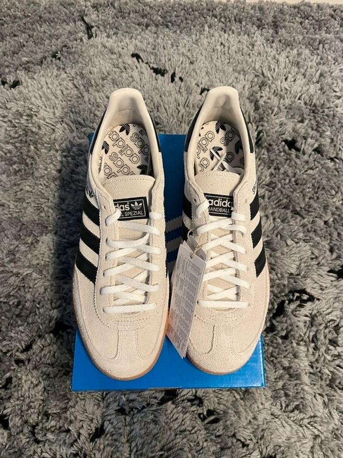 Baskets Adidas, pointure 41 - photo numéro 2