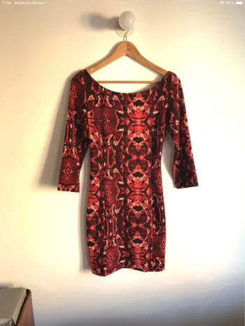 Robe Guess rouge à manches 3/4 et à imprimés python taille XS