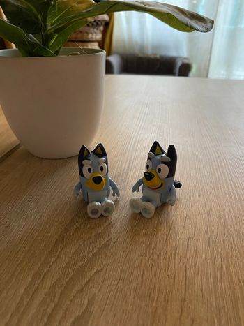 Lot 2 figurines bluey