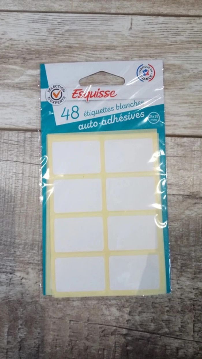 étiquettes auto adhésives