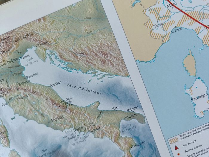 Atlas géographique en couleurs - photo numéro 3