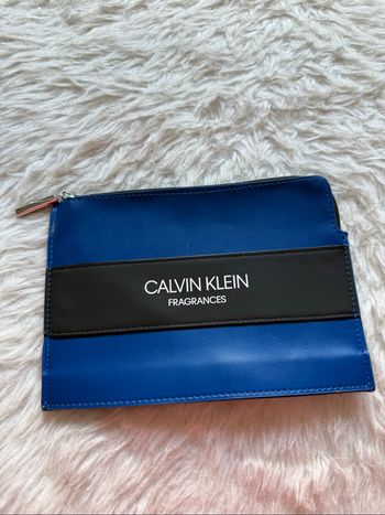 Pochette Calvin Klein  bleu et noir neuf