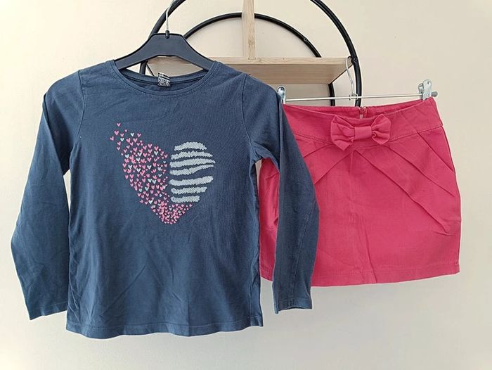 8 ans ensemble teeshirt Tape à l'oeil et jupe sans marque