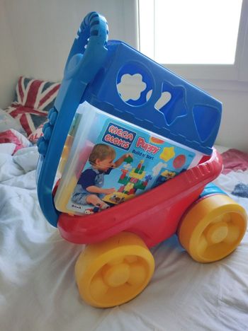 Boite de 64 mega bloks avec la remorque