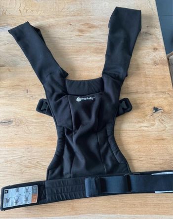 Porte bébé physiologique Ergobaby modèle Embrace 