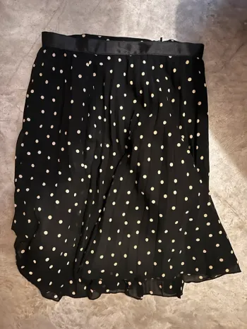 Jupe à pois plissée