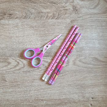 📚 Lot 4 crayons à papiers et ciseau Troll #emyfleury_scolaire