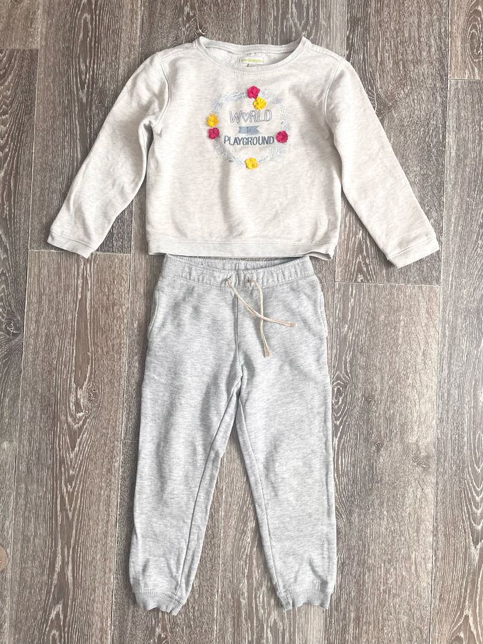 Sweat-shirt et jogging 4 ans