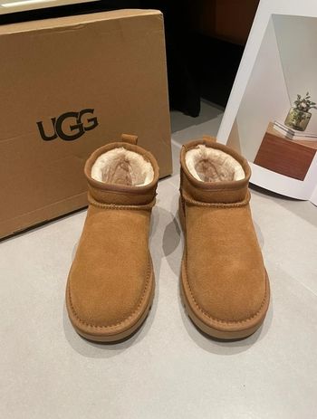 Bottes Ugg mini taille  40