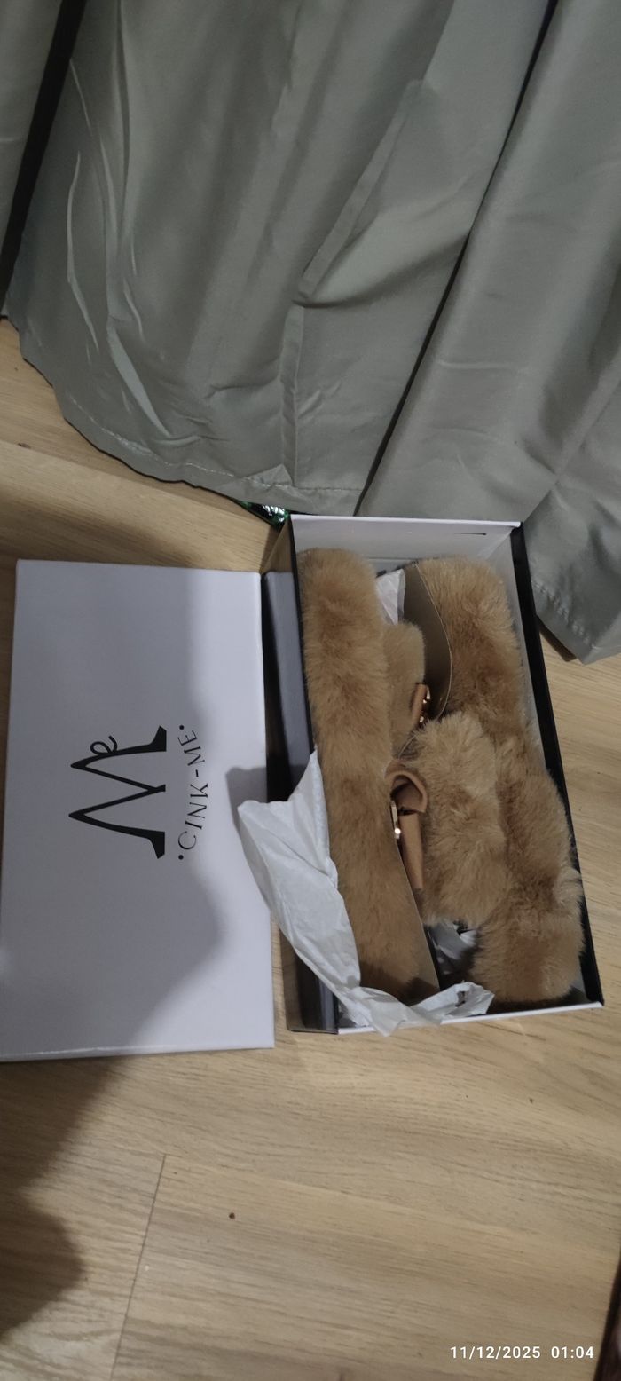 Chaussons fourrés camel ultra doux avec nœud & petit ourson doré – Taille 39 - photo numéro 5