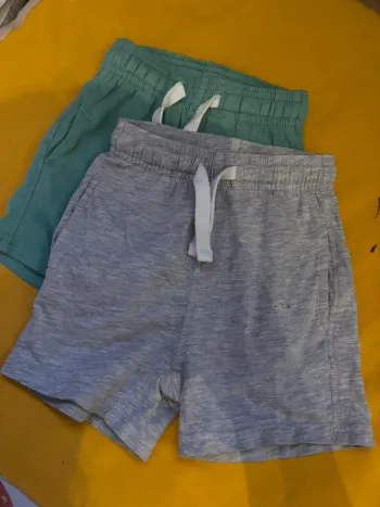 Lot de 2 shorts 3 ans