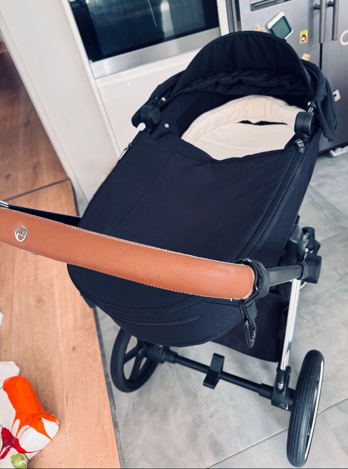 Priam 4 année 2023 poussette cybex + Nacelle très bon état - photo numéro 3