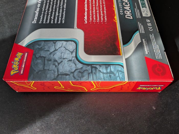 Pokémon coffret collection spéciale Dracaufeu ex - photo numéro 2